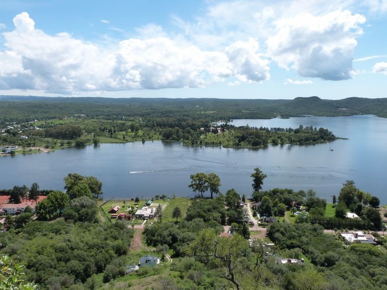 Córdoba: búsqueda desesperada de un hombre que cayó de una moto de agua en Embalse | Actualidad