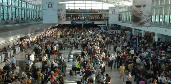 Aerolíneas Argentinas canceló 267 vuelos y reprogramó otros 26 por el paro de la CGT | Actualidad