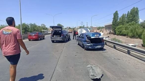 Un hombre murió cuando bajó a cambiar una rueda y fue atropellado por otro auto | Actualidad