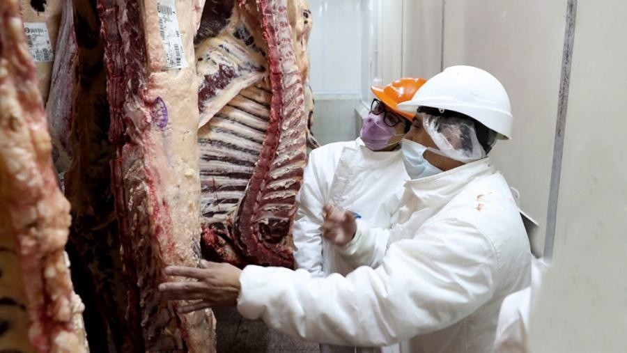 Trabajadores de la carne acordaron un aumento salarial de 324,5% | Economía