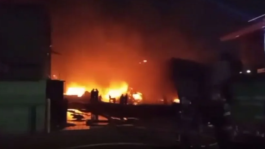 Se incendió un centro de reciclado en Barracas | Actualidad