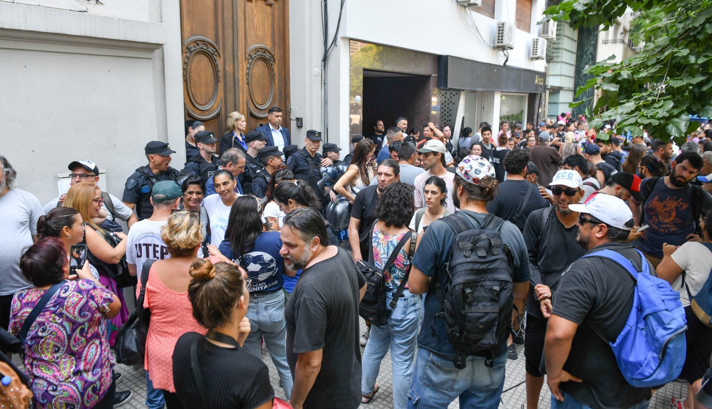 "Fila contra el hambre": protesta piquetera frente al Ministerio de Capital Humano | Política