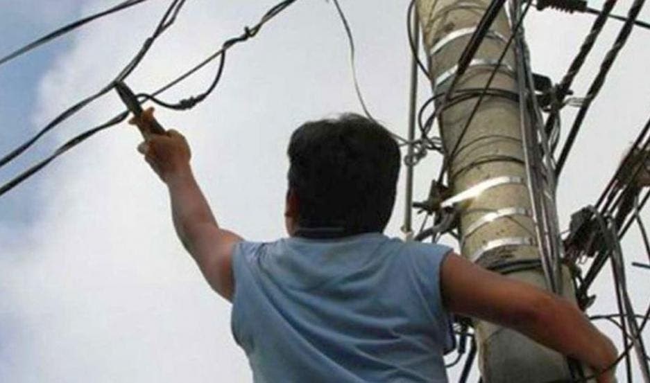 Murió un joven electrocutado al intentar robar cables del alumbrado público en Mendoza | Actualidad