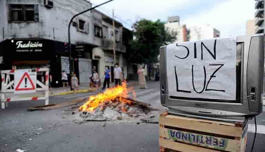 Más de 30 mil usuarios de Edesur permanecieron sin luz tras el incendio de una subestación eléctrica en Caballito | Actualidad