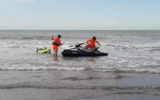 Buscan a un joven que desapareció tras meterse en el mar en Monte Hermoso | Actualidad