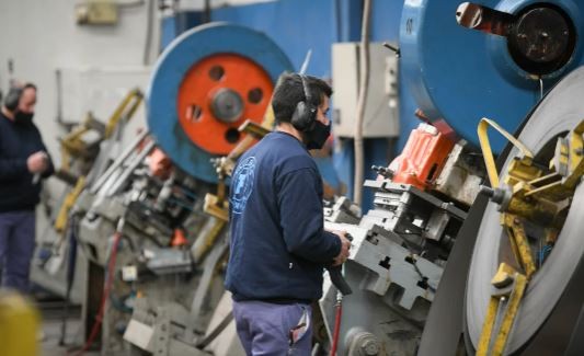 Las pymes podrán acceder a dólares para pagar deudas por importaciones | Economía