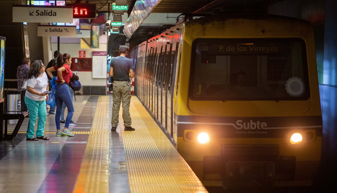 Con un aumento de más de 500%, el Gobierno porteño llevará el boleto de subte a $757 | Economía