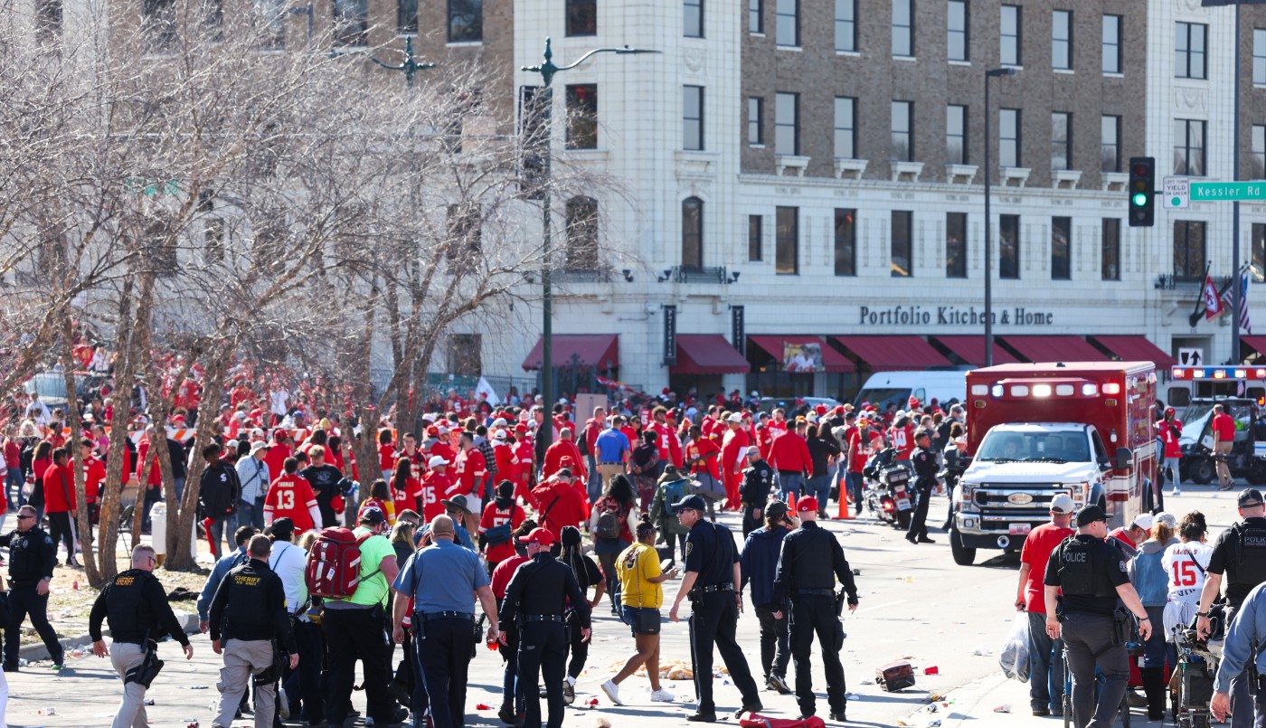 Al menos un muerto en un tiroteo tras los festejos por el triunfo en el Super Bowl de los Kansas City Chiefs | Internacionales