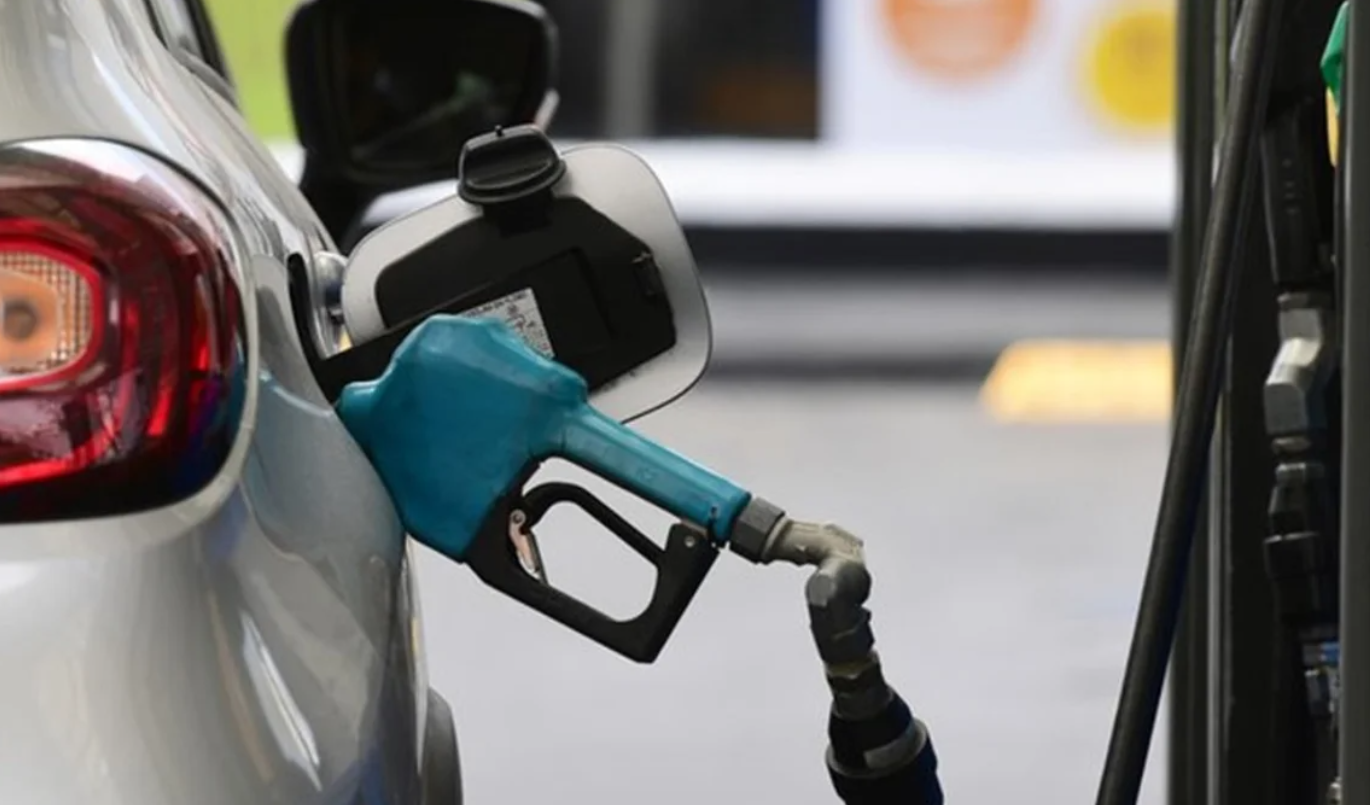Por el alza de precios, cayó la venta de combustibles pero en marzo habrá otro aumento | Economía