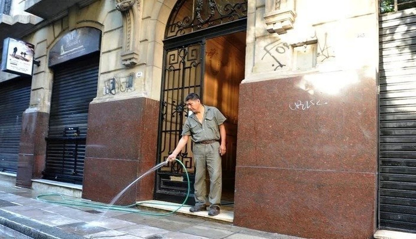 Impacto en las expensas: los encargados de edificios acordaron un 45% de aumento salarial para febrero | Economía