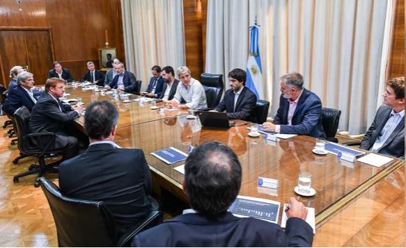 Luis Caputo se reunió con empresas de consumo masivo | Economía