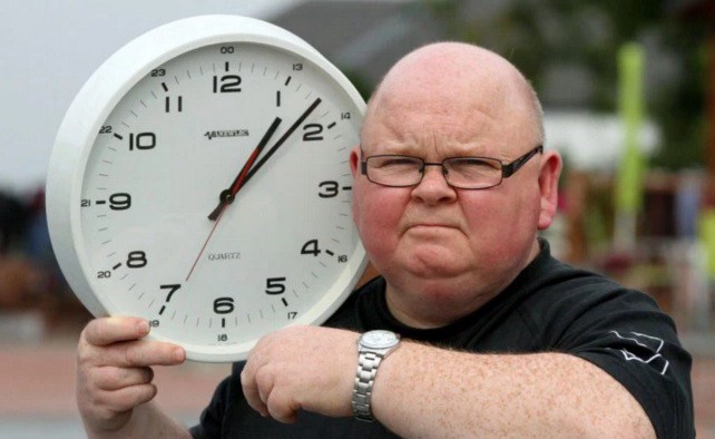 El primer hombre diagnosticado con impuntualidad crónica | Curiosidades