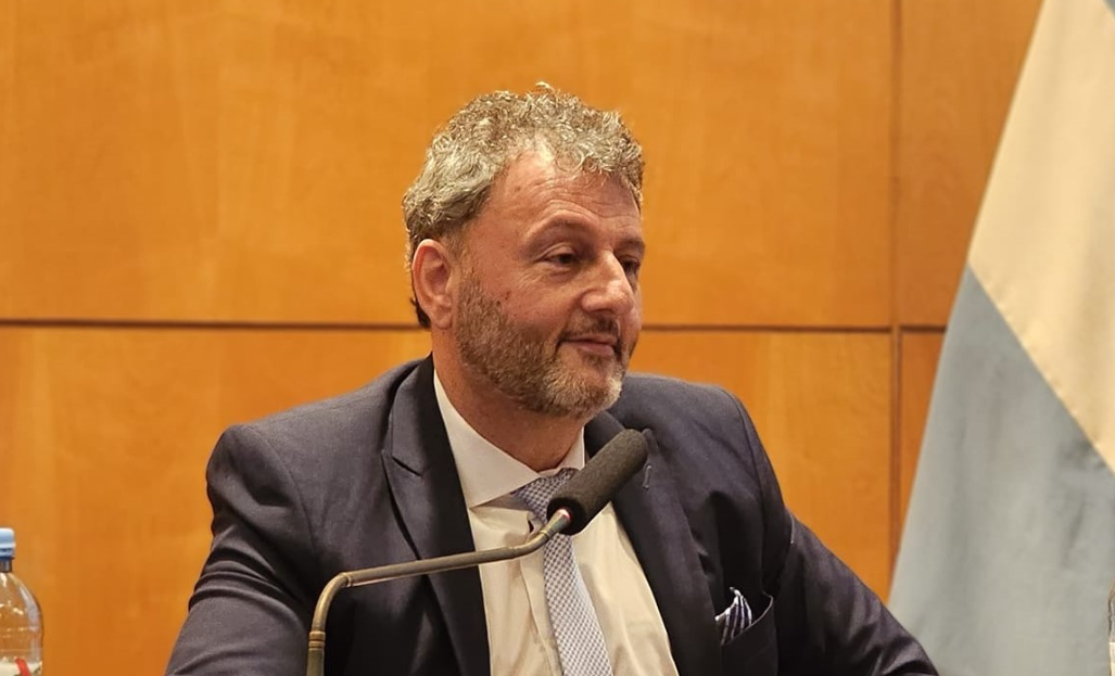 Milei echó al secretario de Trabajo por los aumentos de sueldo a funcionarios del Gabinete | Política