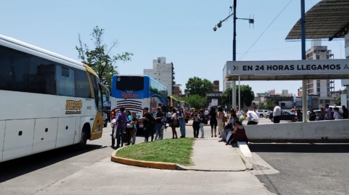 Dos detenidos por las amenaza de bomba en la terminal de micros de Rosario | Actualidad