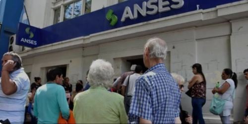 Planean otorgar un 10% a los jubilados en abril si cambia la fórmula de actualización de haberes | Economía