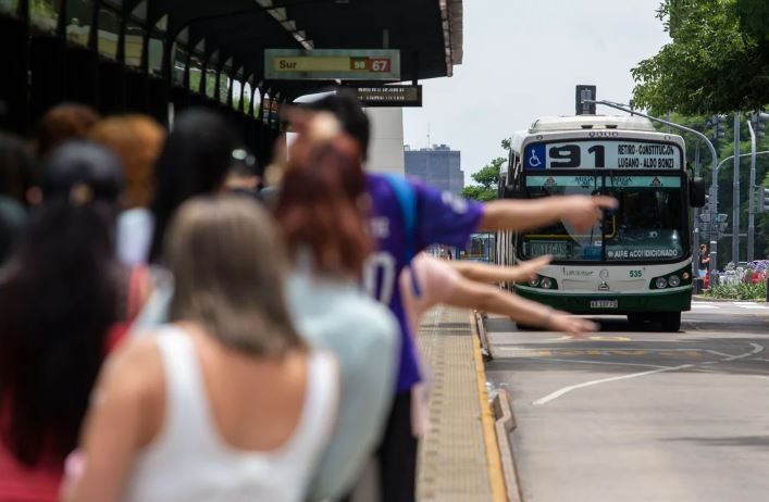 La UTA amenaza con un paro de colectivos en el AMBA por el conflicto de recomposición salarial | Actualidad