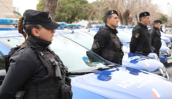 Se anotaron más de 70 policías retirados en Rosario para combatir el narcotráfico | Actualidad
