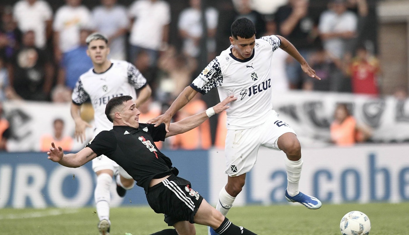Independiente tuvo un partido para el olvido, cayó ante Riestra y complicó su pase de ronda | Deportes