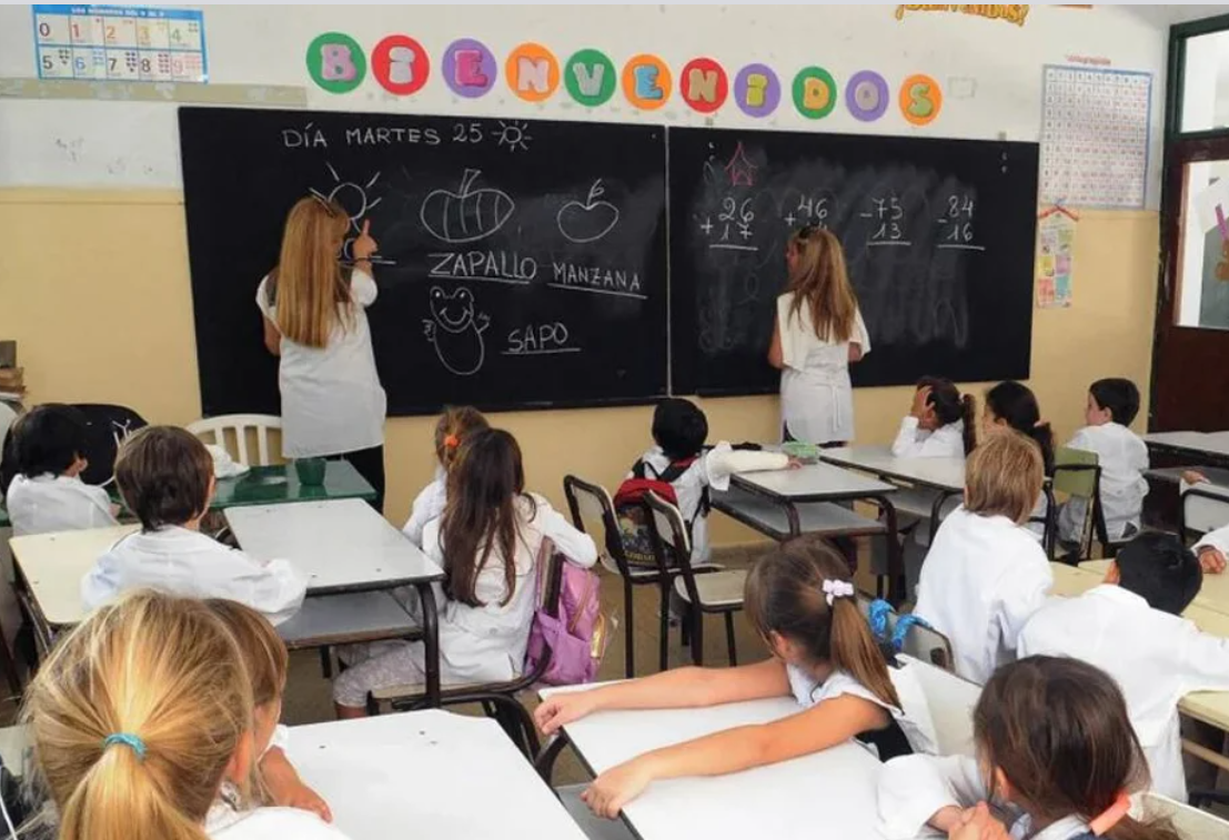 Claves de los vouchers educativos para alumnos de escuelas privadas: a quién está dirigido, monto a cobrar y cómo acceder | Economía