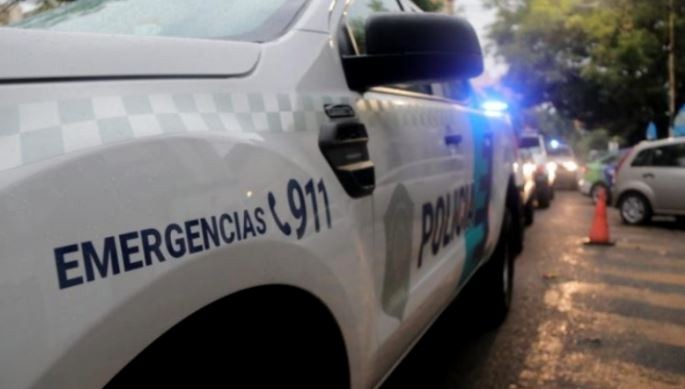 Un efectivo de la Policía de la Ciudad resistió a tiros el robo de su moto y dejó en grave estado a un delincuente | Actualidad