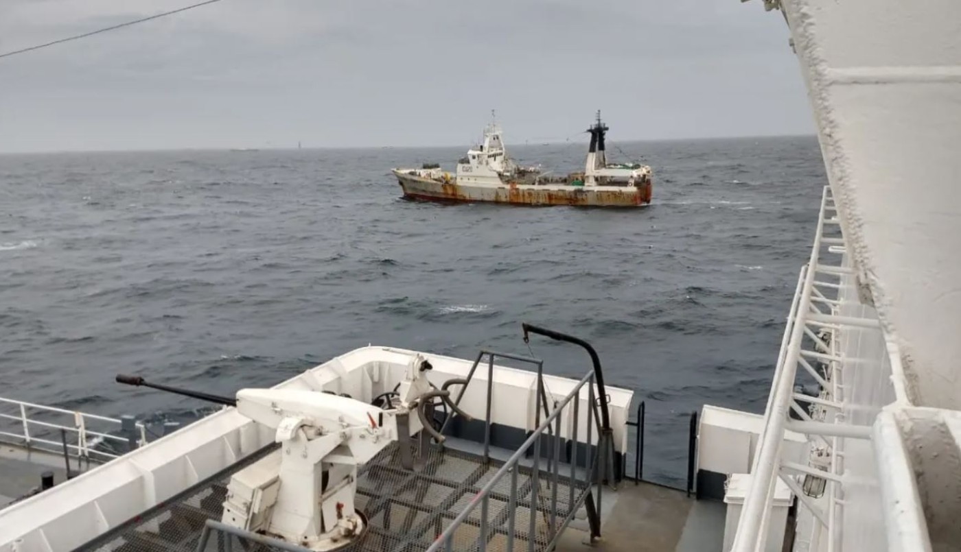 La Armada detuvo a un barco chino que pescaba ilegalmente en el Mar Argentino | Actualidad
