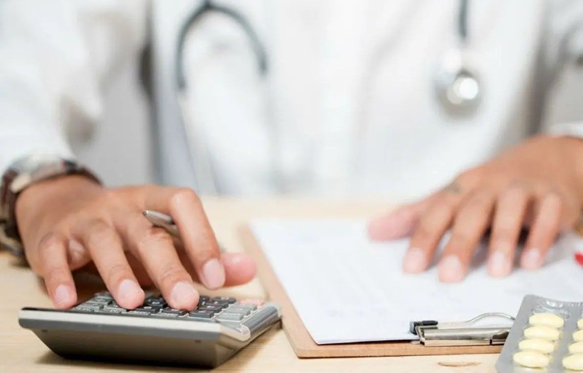 Por un impuesto nuevo de Milei, las prepagas aumentarán otro 20% retroactivo a diciembre | Economía