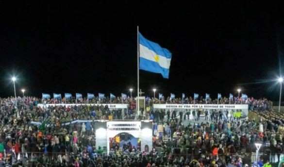 Sin autoridades nacionales, los gobernadores patagónicos encabezaron la Vigilia de Malvinas | Política