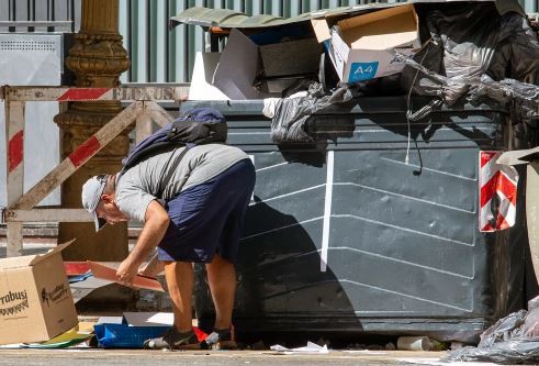 El 51,8% de los argentinos es pobre según un estudio de la Universidad Di Tella | Economía