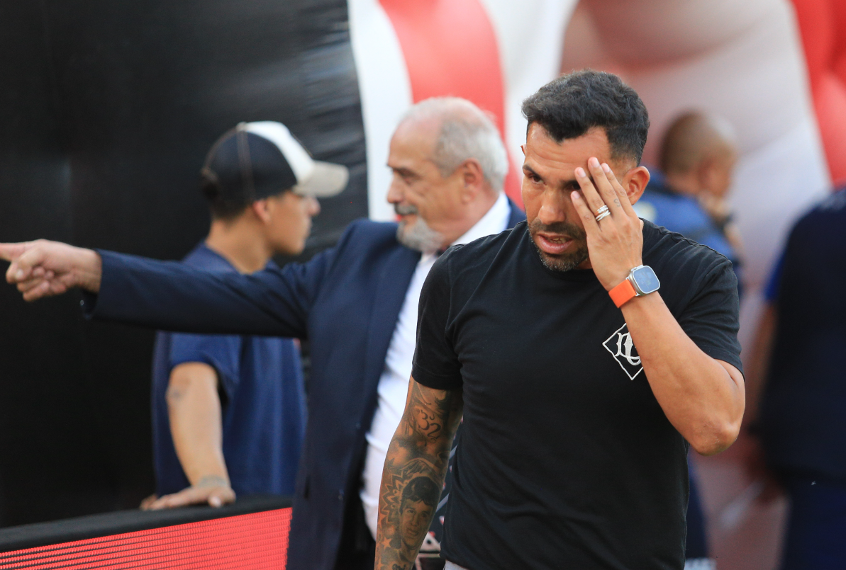 Tras la eliminación, Tevez mantuvo una charla con los jugadores y decidió quedarse en Independiente | Deportes