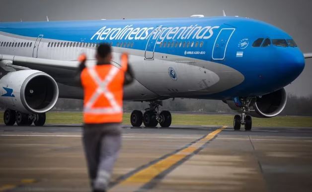 Aerolíneas Argentinas recorta 20% sus vuelos de cabotaje en mayo | Economía