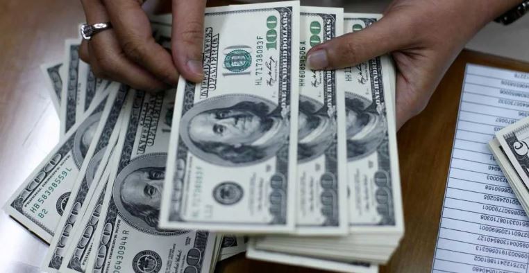 Tras la baja de tasas, el dólar blue saltó $20 y alcanzó el mayor valor en dos meses | Economía