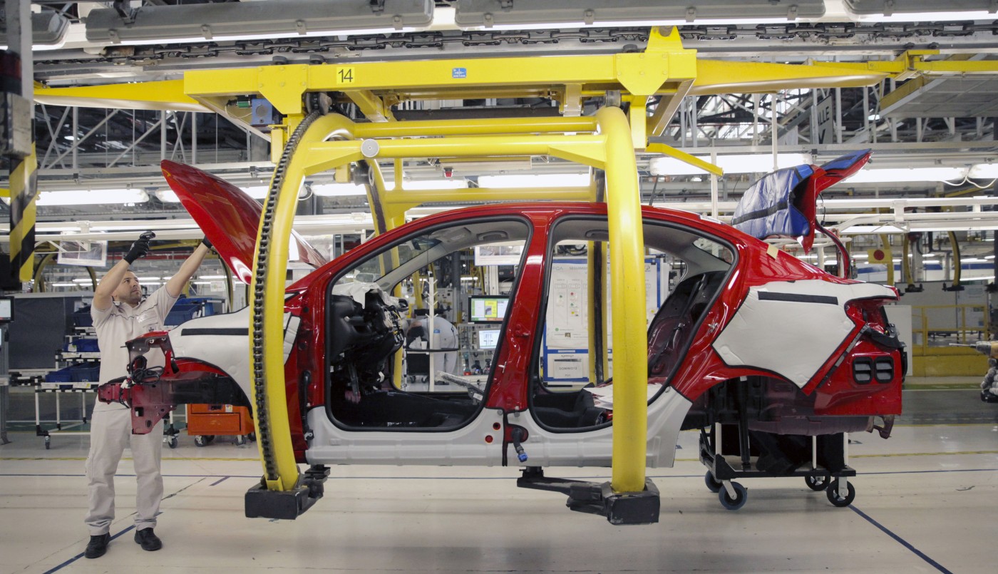 Caputo anunció una baja de aranceles e impuestos para la industria automotriz | Economía