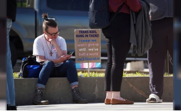 Los planes de salud públicos en Estados Unidos deberán cubrir cirugía de identidad de género | Internacionales