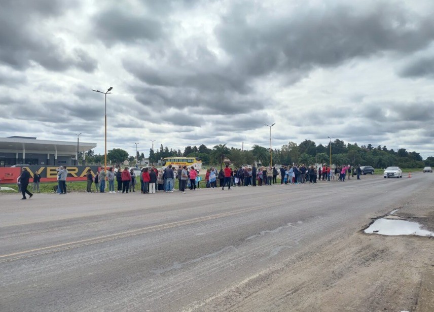 "Unidos por la Ruta 11": Un abrazo simbólico para visibilizar el reclamo por mejoras en Santa Fe | Actualidad