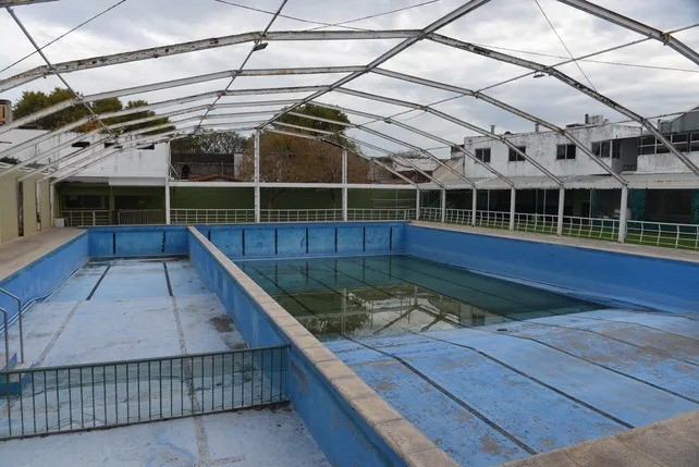 Rosario: frente a la crisis económica, muchos clubes de barrio eligen cerrar sus piletas este invierno | Actualidad