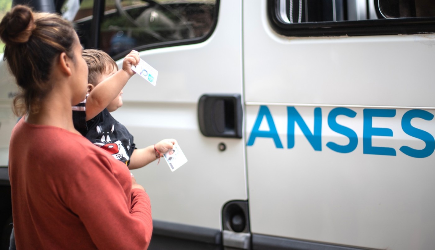 Confirmaron a cuánto subirán la AUH y las asignaciones familiares desde junio | Economía