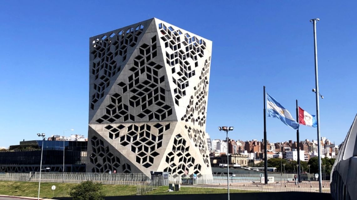 Internan en un neuropsiquiátrico a extranjera acusada de robar información en la casa de gobierno de Córdoba | Actualidad