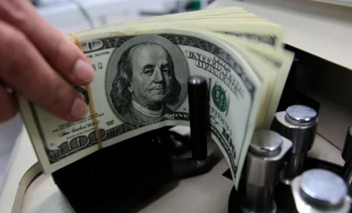El dólar blue cerró la semana al alza y el Banco Central volvió a vender dólares | Economía