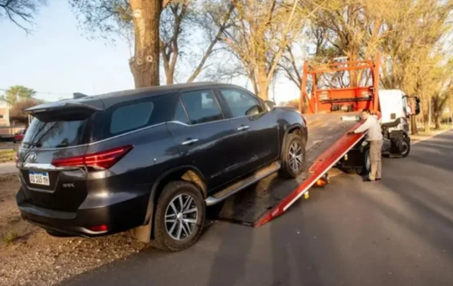 Marcha atrás: el Gobierno derogó la medida que autorizaba a las aseguradoras a dejar de brindar el servicio de grúas | Economía