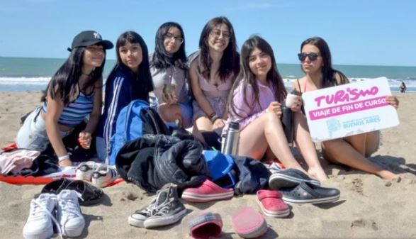 Se suspenden los viajes de egresados gratis en la provincia de Buenos Aires por falta de fondos | Economía