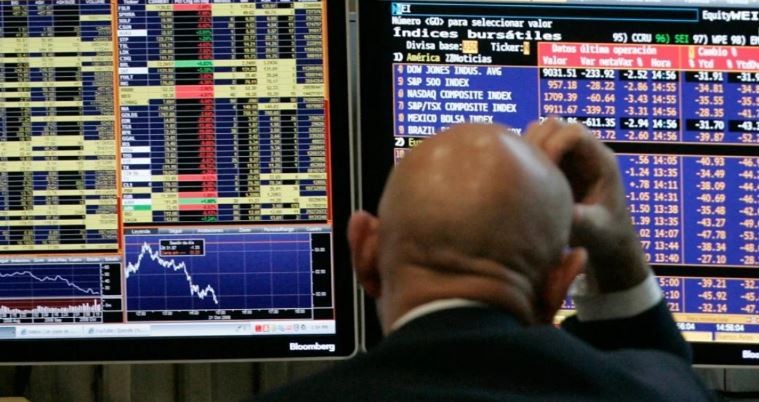 Los mercados reaccionan al alza en medio del debate en el Senado de la Ley Bases | Economía