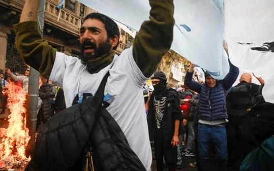 Organizaciones se autoconvocan por la “libertad inmediata” de los detenidos durante la votación de la Ley Bases | Política