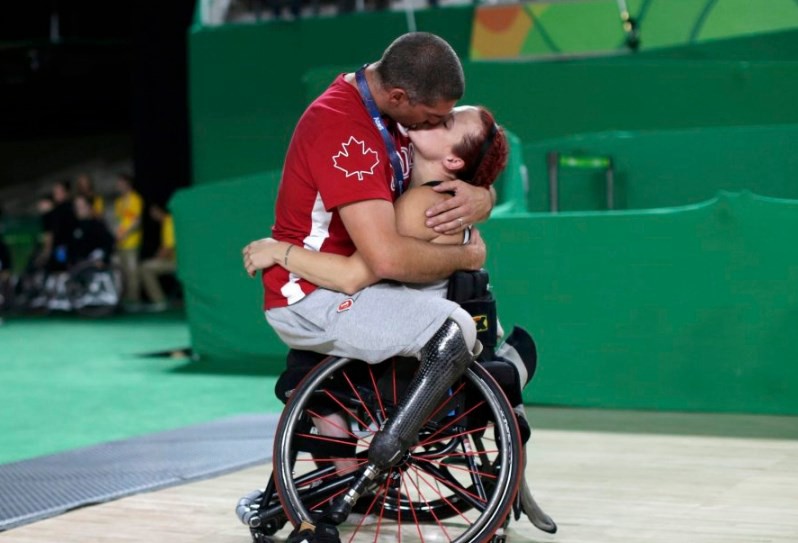 Un beso, un abrazo y una foto que emocionó a todos en los Juegos Paralímpicos | Deportes