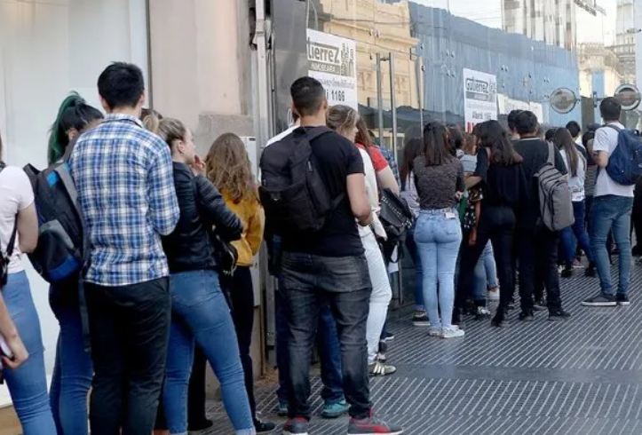 La desocupación creció al 7,7% tras el impacto de la devaluación y recesión | Economía