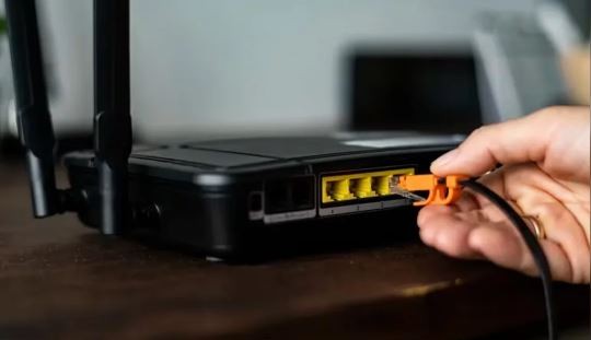 Por la crisis, el 70% de los hogares argentinos redujeron sus servicios de internet y TV | Economía