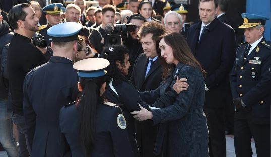 Milei participó en el homenaje a los policías caídos junto a Villarruel y Bullrich | Política