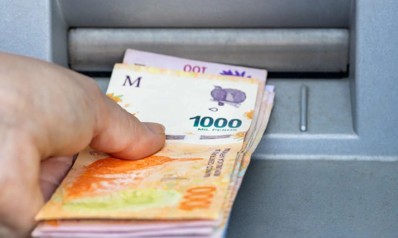 El Gobierno convocó al Consejo del Salario para subir el mínimo: el actual es de $ 234.315 | Economía