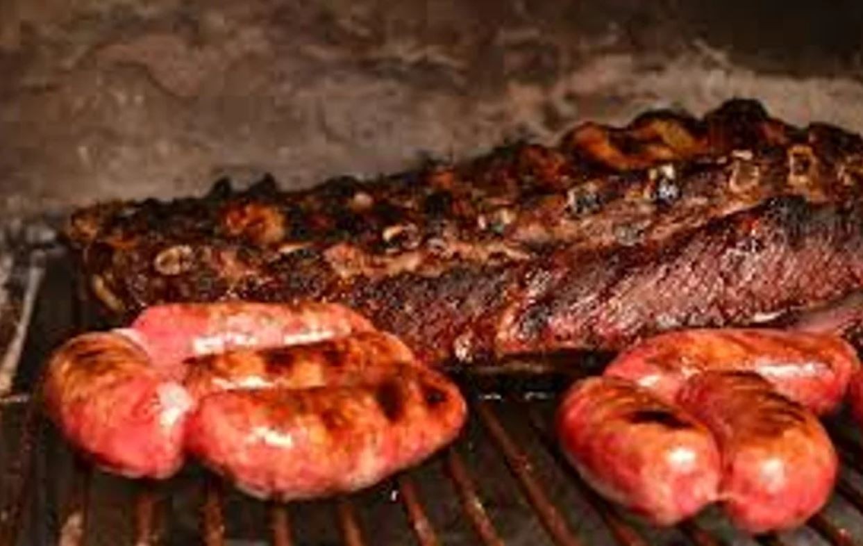 ¿Adiós a un clásico argentino?: el asado pasó a ser un lujo y el consumo de carne cayó a un nivel récord | Economía