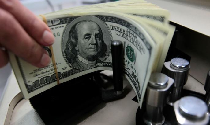 El dólar blue subió a $1.440 para la venta y tocó un nuevo récord en el inicio de la semana | Economía