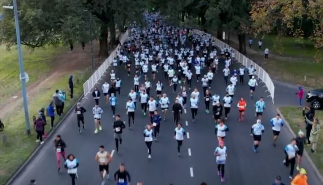 Correr para festejar el Día de la Independencia: comenzaron los 9K en Palermo | Deportes